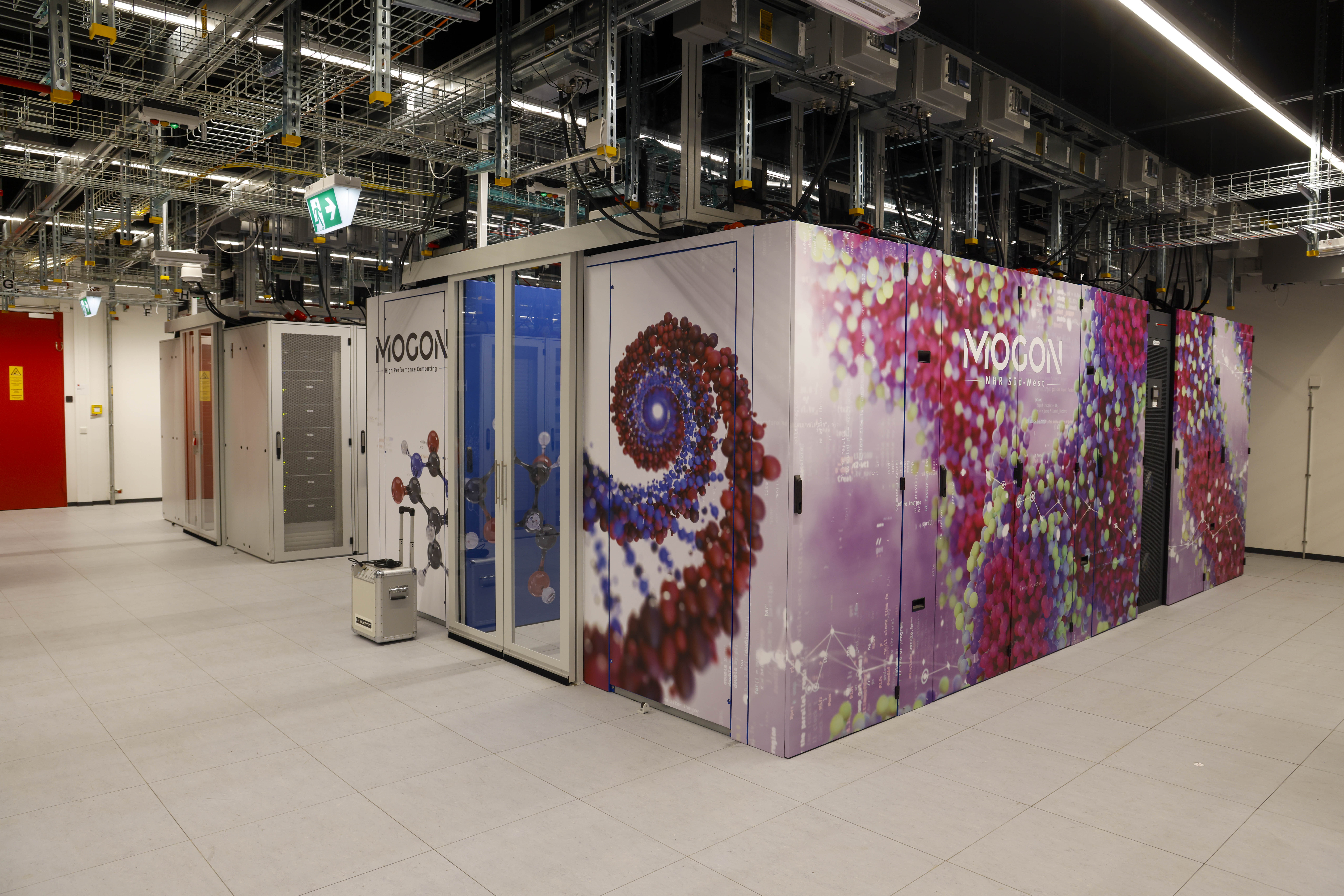 Hochleistungsrechner MOGON NHR Süd-West im Rechenzentrum der JGU (Foto: Stefan F. Sämmer)